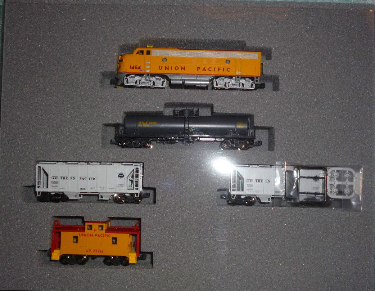 Home » N Scale Track » Kato N Scale Union Pacific F7 Freight Train 